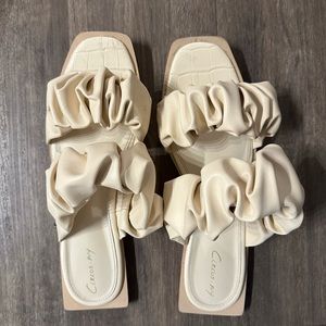 Circus by Sam Edelman Women's Iggy Ruched Slide Sandals